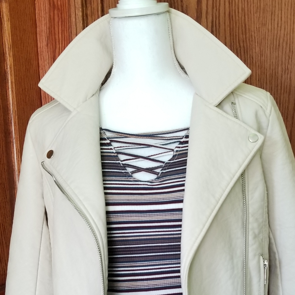 NWT - Forever 21 Faux Leather  Biker Jacket - Picture 4 of 12